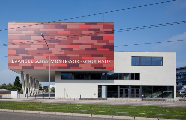 Montessori Schulhaus in Evangelische Landeskirche